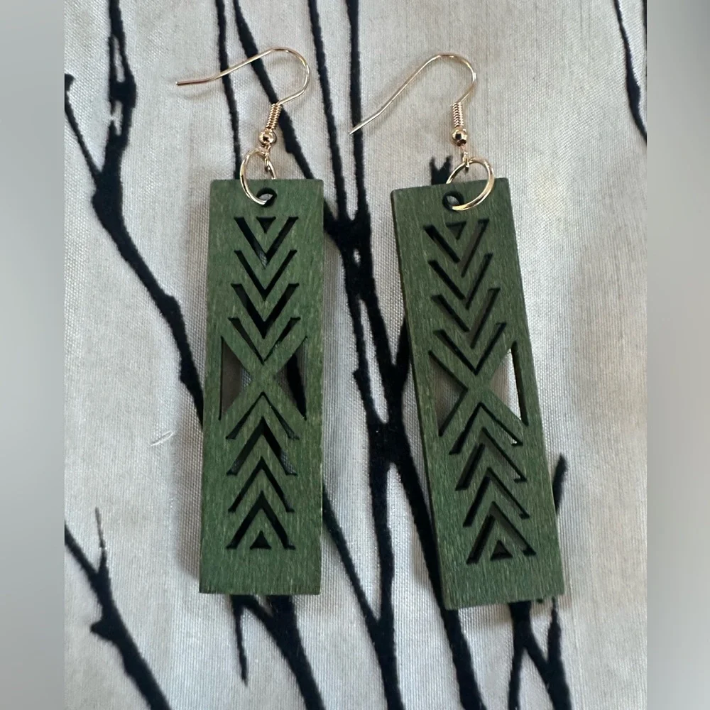 Wooden boho earrings, laser cut geometric botanical patterns, lightweight - Picture 6 of 14